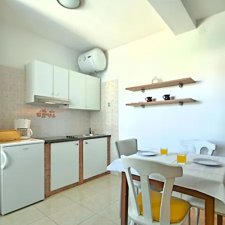 Nika 3 Mit Pool Und Whirlpool 400 By Interhome * אומאג