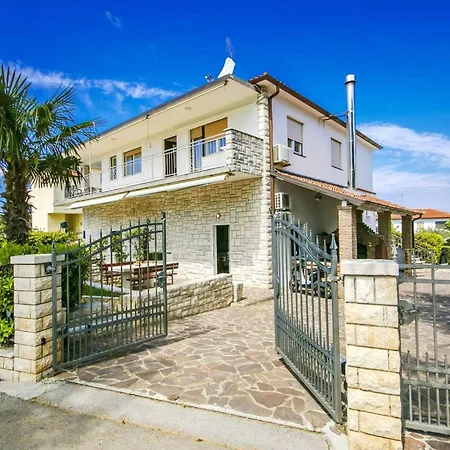 Apartmán Nika 3 Mit Pool Und Whirlpool 400 By Interhome *