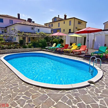 Nika 3 Mit Pool Und Whirlpool 400 By Interhome Apartmán *