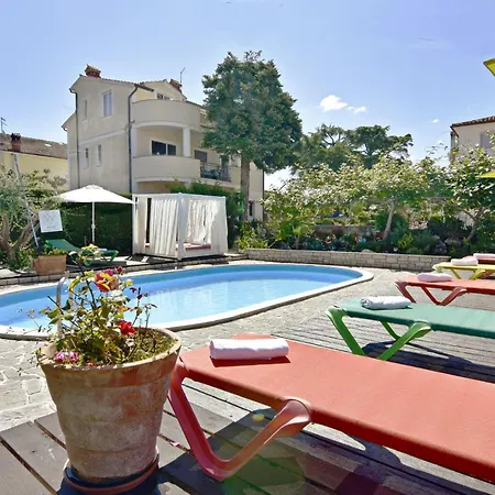 Nika 3 Mit Pool Und Whirlpool 400 By Interhome