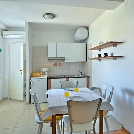 Apartmán Nika 3 Mit Pool Und Whirlpool 400 By Interhome *