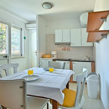 Nika 3 Mit Pool Und Whirlpool 400 By Interhome Apartmán *