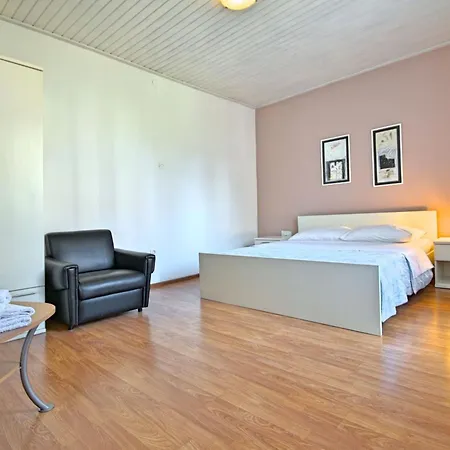 Apartman Nika 3 Mit Pool Und Whirlpool 400 By Interhome *